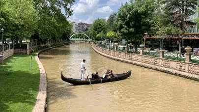 Porsuk Çayı’nın Rengi Gondol Seferlerine Hava Kattı