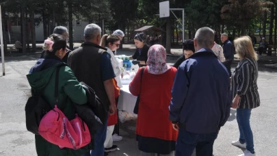 Eskişehir&#8217;de Seçmenlere Bu Defa Pilav Ayran Sürprizi