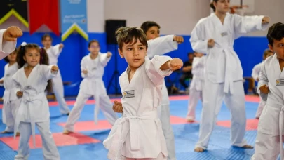 Eskişehir&#8217;de Genç Tekvandocular Yeni Kuşaklarını Kazandılar