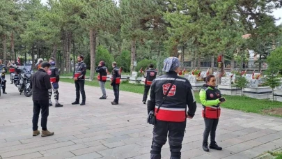 Eskişehir Motosiklet Derneği 19 Mayıs’ta Şehitlikte Dua Etti