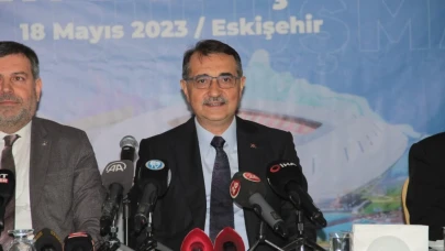 Bakan Dönmez’den Depremzedelere Hakaret Edenlere Eleştiri