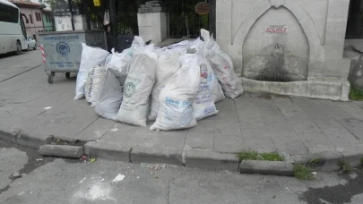 Eskişehir&#8217;de Moloz Yığınları Günlerdir Bekliyor