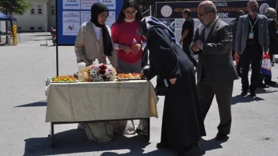 Eskişehir&#8217;de Bir Okuldan Annelere Sürpriz