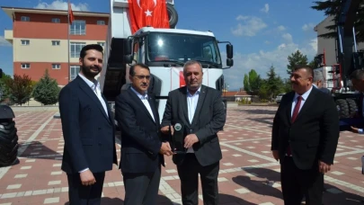 Eskişehir Beylikova’da Yaşayan Hayırsevere Teşekkür Plaketi