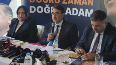 Bakan Dönmez, Eskişehir&#8217;de Basın Mensuplarıyla Buluştu