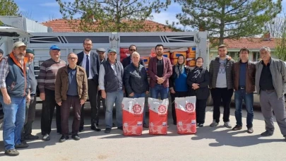 Eskişehir Mahmudiye Çiftçisine Ayçiçeği Tohumu Hibesi