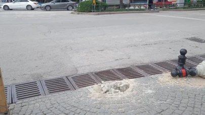 Eskişehir&#8217;de Trafiğe Kapalı Sokak Girişindeki Lobut Söküldü