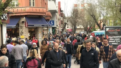 Eskişehir&#8217;de Bayram Öncesi Sokaklar Dolup Taştı