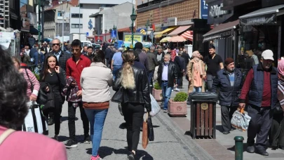 Eskişehir’de Sıcak Hava Vatandaşları Dışarıya Attı