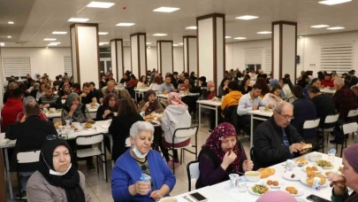 ESOGÜ Hastanesi personeli ve hasta yakınları iftar yemeğinde buluştu