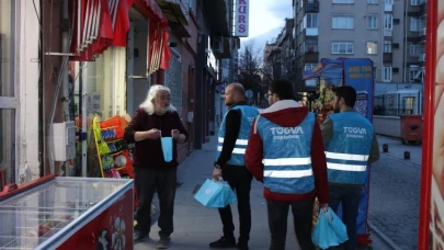 Eskişehir&#8217;de Program Kapsamında Hurma ve Su İkram Edildi