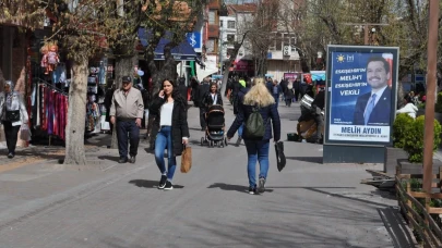 Eskişehir&#8217;de Sıcak Havayı Fırsat Bilenler Sokakları Doldurdu