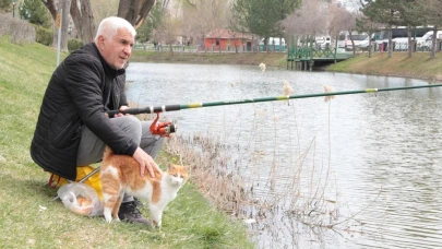 Eskişehir&#8217;de Güzel Havayı Gören Vatandaşlar Soluğu Dışarıda Aldılar