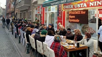 Eskişehir&#8217;de Ramazanda Vatandaşlara Ücretsiz İftar Veriliyor