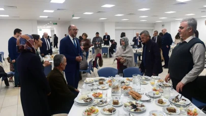 Rektör Erdal Depremzede Aileler ile İftar Yaptı