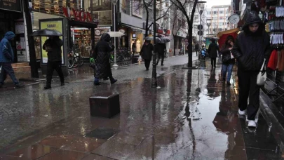 Yağmurdan Kaçanlar Sığınacak Yer Aradı