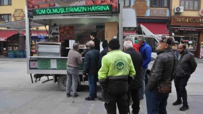 Odunpazarı esnafı depremde ölenlerin hayrına lokma döktürdü