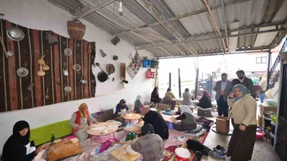 Ak Partili kadınlardan depremzedeler için yardım etkinliği