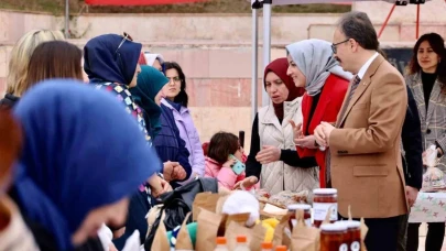 Depremzede vatandaşlar için hayır çarşısı kuruldu