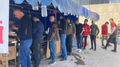 Şaphane aşevinden depremzedelere sıcak yemek hizmeti