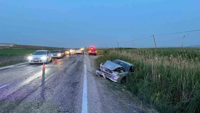 Sollamaya çıkan otomobil önündeki araca çarptı, 3 kişi yaralandı