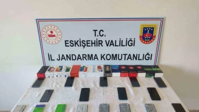 Kaçak cep telefonu satan şahıs jandarma ekiplerince yakalandı