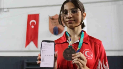 Eskişehirli Elif Zeren Eşsiz'in Çifte Zaferi