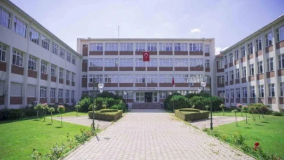 Anadolu Üniversitesi Edebiyat Fakültesi düşünce dünyasını zenginleştiren mezunlar yetiştiriyor