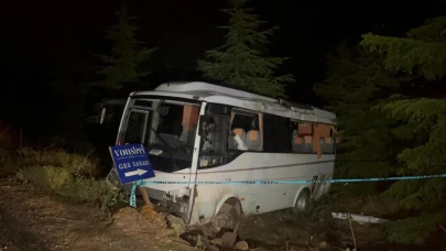 Polis Memurlarını Taşıyan Midibüs Şarampole Uçtu: 14’ü Polis 15 Yaralı