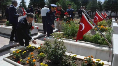 Eskişehir’in işgalden kurtuluşunun 102’nci yılında şehit kabirleri ziyaret edildi