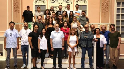 “Lüküs Hayat” 10 Yıl Sonra Yeniden Sahneye Çıkıyor