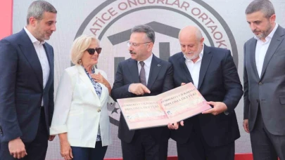 Vali Aksoy, yapımı tamamlanan Hacı Hatice Ongurlar Ortaokulu’nun açılış programına katıldı