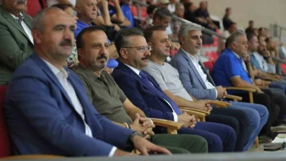 Eskişehir Valisi Hüseyin Aksoy, Genç Sporcularla Bir Araya Geldi