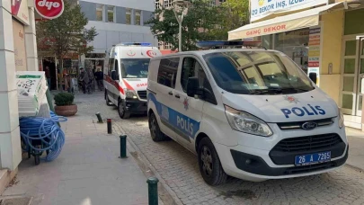 Tartıştığı Arkadaşı Tarafından Bıçaklanan Yabancı Uyruklu Şahıs Hastaneye Kaldırıldı