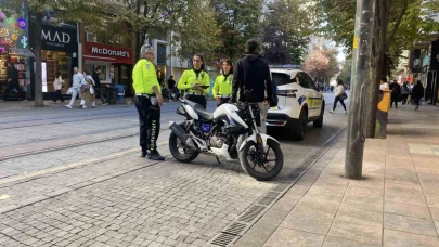 Motosiklet Sürücüsü Ceza Yememek İçin Polisten Kaçtı