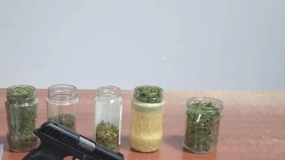 Evinde Uyuşturucu ve Silah Bulunduran Şüpheli Yakalandı