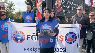 Eğitim-İş’ten Osmangazi Üniversitesi Önünde Açıklama; "Safsatalarla Gençleri Zehirleyemezsiniz"