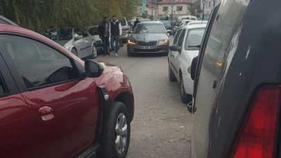 Taşlıca Sokak’ta Kaldırımlar Araç Parkına Teslim