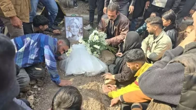 İstanbul'da Öldürülen Küçük Şirin Elmas Hanilci Gözyaşlarıyla Defnedildi