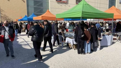 Vatandaşlar antika pazarında yoğunluk oluşturdu