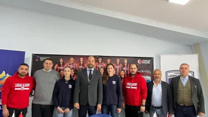 Eskişehir'i Bölgesel Ligde Temsil Edecek Kadın Basketbol Takımı Sahaya Çıkıyor
