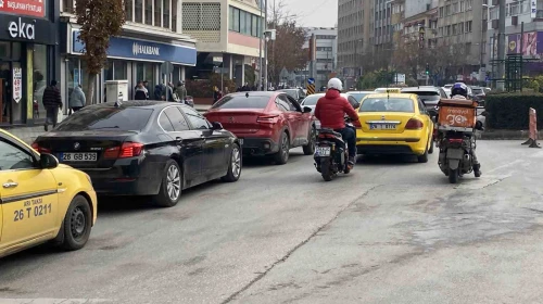 Eskişehir'de Yıkım Trafiği Kilitledi