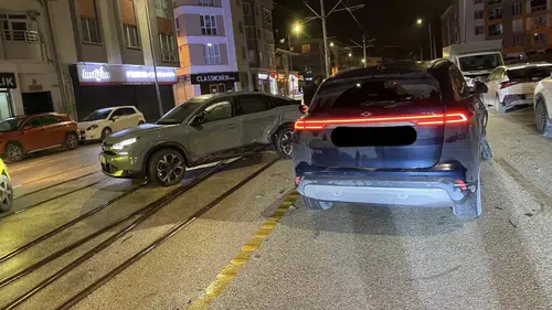 Eskişehir’de Trafik Kazası Tramvay Seferlerini Aksattı