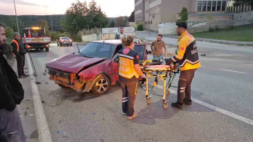 Direksiyon Hakimiyetini Kaybetti, Aydınlatma Direğine Çarptı
