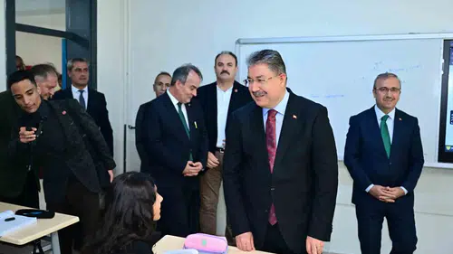 Vali Yılmaz’dan Öğrencilere Sınıf Ziyareti
