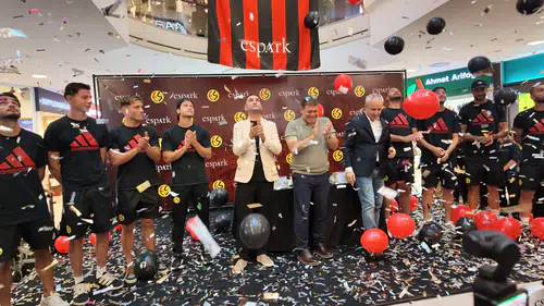 Eskişehirspor futbolcuları imza gününde taraftarla buluştu
