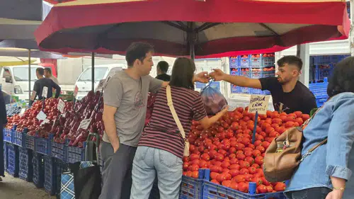 Eskişehir’de sebze-meyve fiyat operasyonuna esnaftan destek