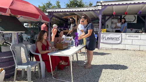 Eskişehir’de “Makasını Getir, Çiçeğini Götür” Etkinliği