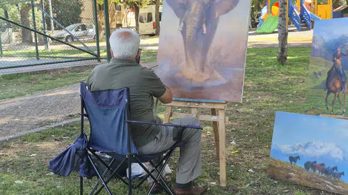 Sergileri Gezerek Ressam Oldu: 73 Yaşında Resim Yapıyor