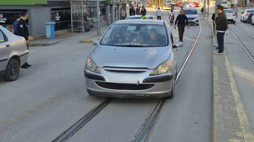 Eskişehir’de Otomobil Yaşlı Kadına Çarptı: 1 Yaralı